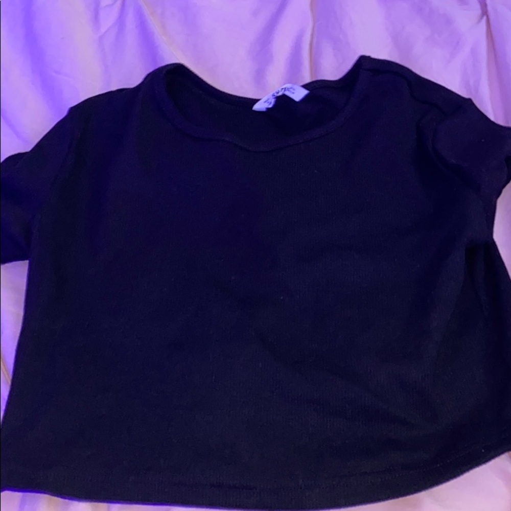 Cropped black shirt girls.